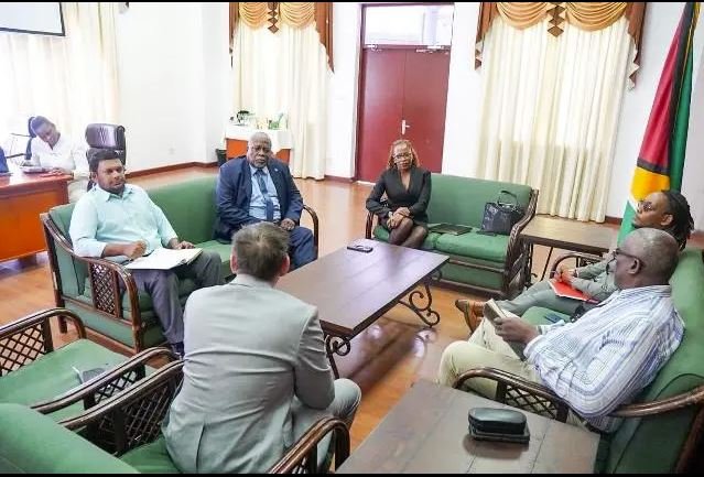 Prime Minister meets One Communications Guyana over service disruptions