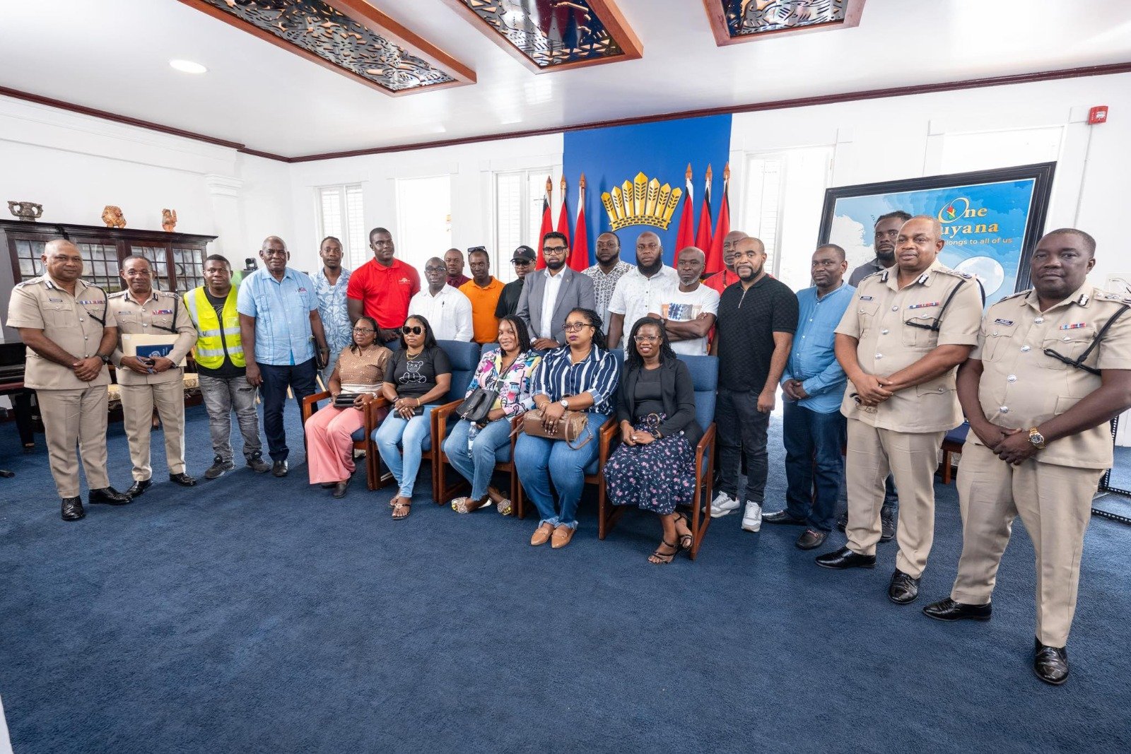 The government delegation led by President Ali with the local promoters 