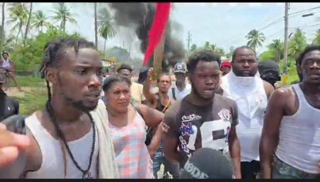 Minister Benn urges calm amid unrest in Wismar