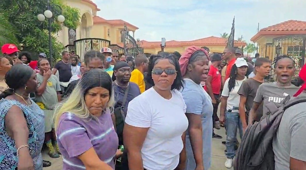 Crowd disrupts GRA attempt to seize luxury vehicles over unpaid taxes
