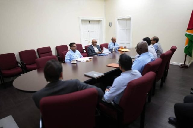 US$100 million injected into foreign exchange market
