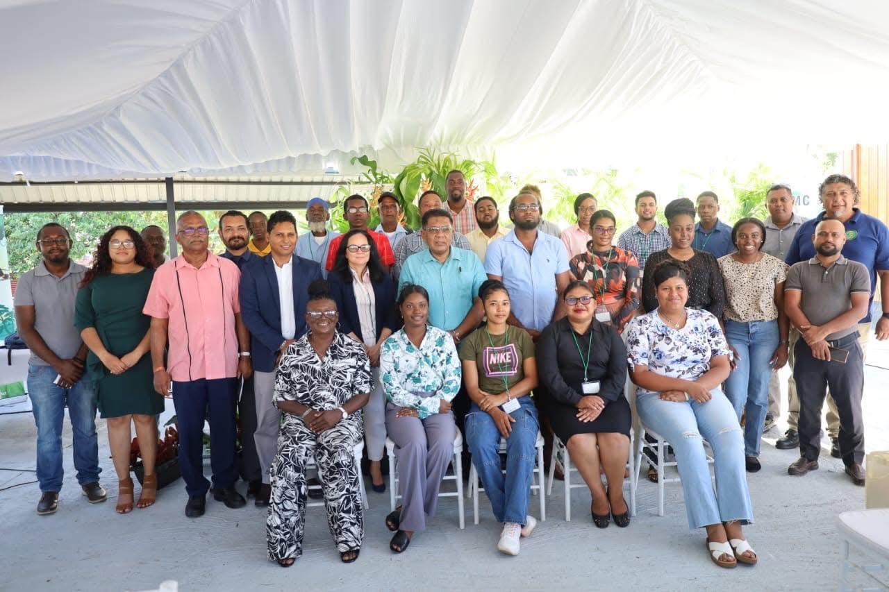 Minister Mustapha and other officials with the participants