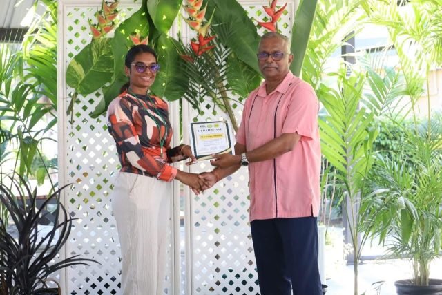 Presentation of certificate to a participant