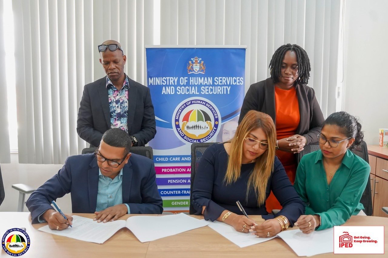 he signing of the MoU (MoHSSS photo)
