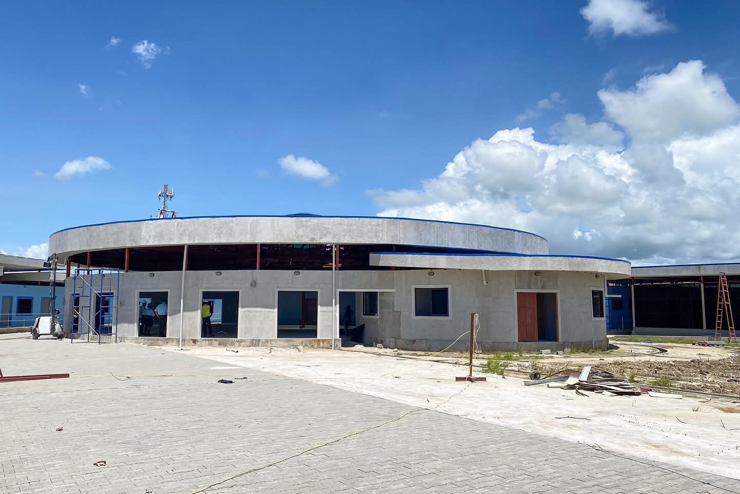 The school under construction at Tuschen