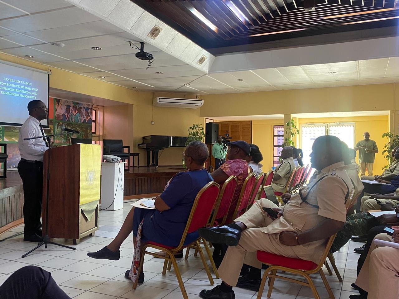 Dr Lyte speaks at the forum