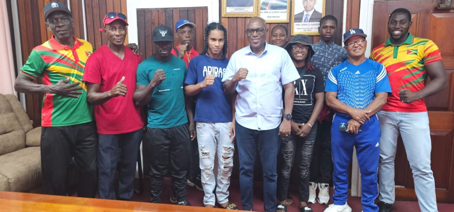 The national boxing team met with Ninvalle before departure (GBA photo)