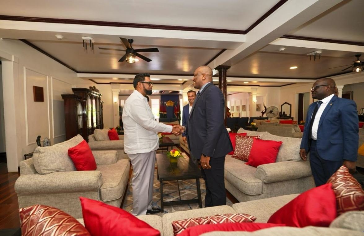 President Ali greets Suriname Foreign Minister (OP photo)