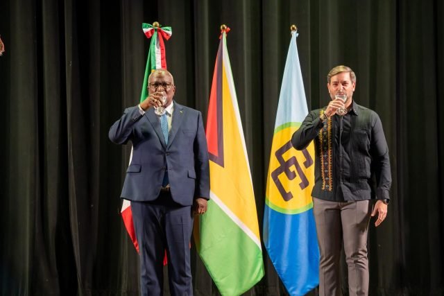 Toasting the occasion (DPI photo)