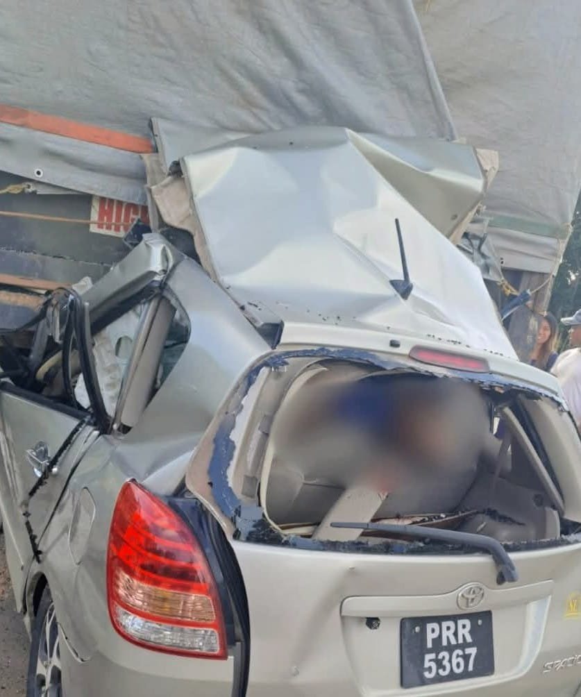 Two die after car slams into parked lorry