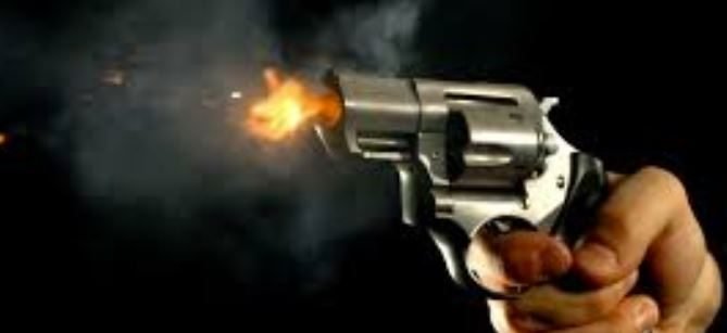 Young robber shot in buttocks