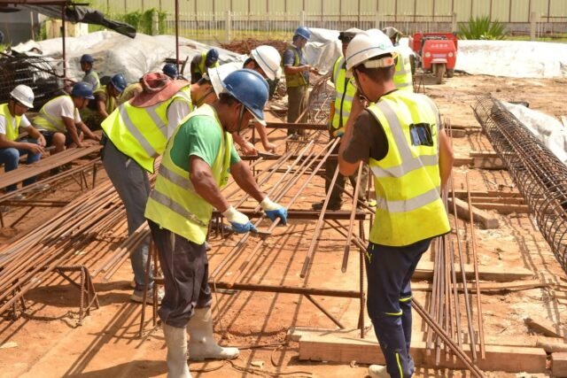 Private sector struggling as 52,000 jobs remain unfilled